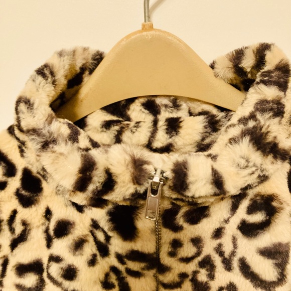 COME UP FASHIONISTA: Almost Famous faux fur cheetah print crop jacket. Medium. - Picture 3 of 6